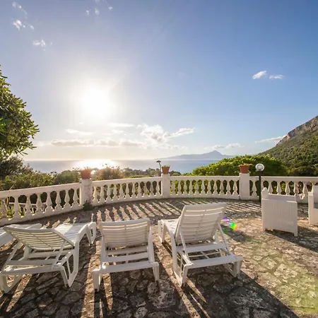 In Venezuela Piano Terra Porto di Maratea